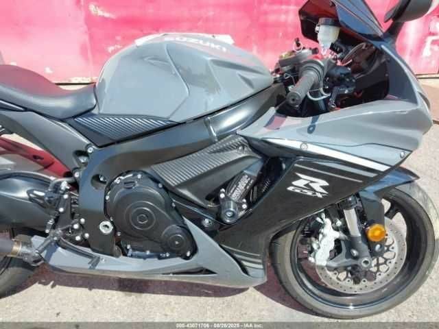 Сузуки GSX-R 600, объемом двигателя 0.6 л и пробегом 0 тыс. км за 4500 $, фото 6 на Automoto.ua