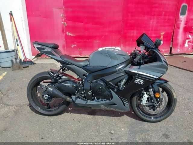 Сузуки GSX-R 600, объемом двигателя 0.6 л и пробегом 0 тыс. км за 4500 $, фото 8 на Automoto.ua