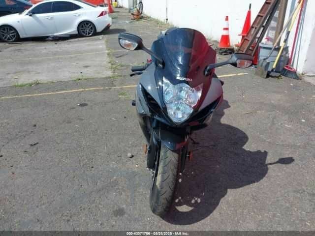 Сузуки GSX-R 600, объемом двигателя 0.6 л и пробегом 0 тыс. км за 4500 $, фото 4 на Automoto.ua