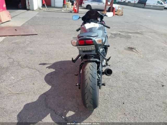 Сузуки GSX-R 600, объемом двигателя 0.6 л и пробегом 0 тыс. км за 4500 $, фото 5 на Automoto.ua