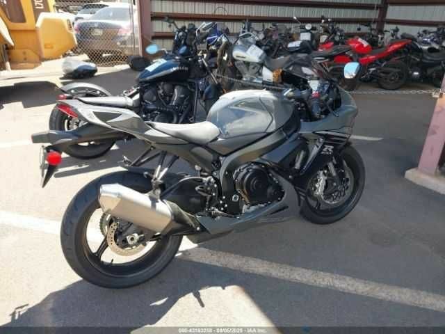 Сузукі GSX-R 600, об'ємом двигуна 0.6 л та пробігом 0 тис. км за 4500 $, фото 3 на Automoto.ua