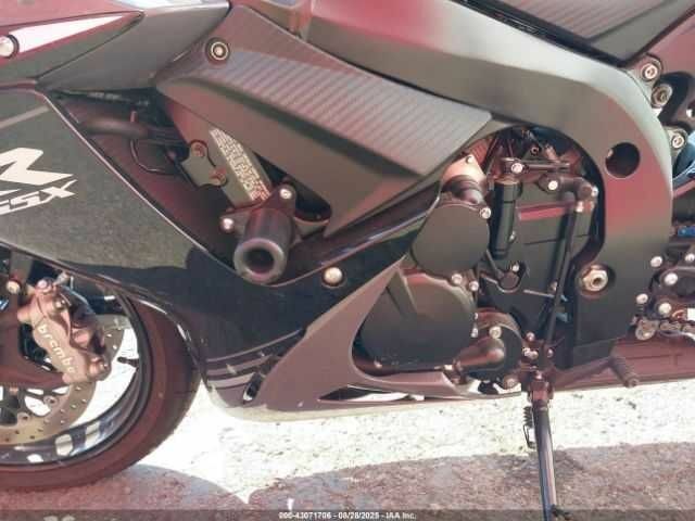 Сузуки GSX-R 600, объемом двигателя 0.6 л и пробегом 0 тыс. км за 4500 $, фото 7 на Automoto.ua