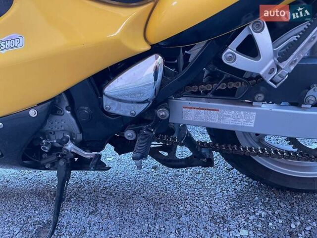 Желтый Сузуки GSX-R 600, объемом двигателя 0.6 л и пробегом 25 тыс. км за 3150 $, фото 7 на Automoto.ua
