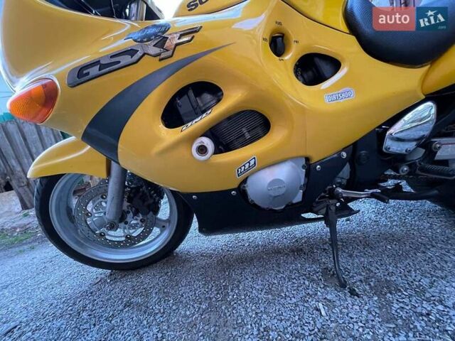 Желтый Сузуки GSX-R 600, объемом двигателя 0.6 л и пробегом 25 тыс. км за 3150 $, фото 9 на Automoto.ua