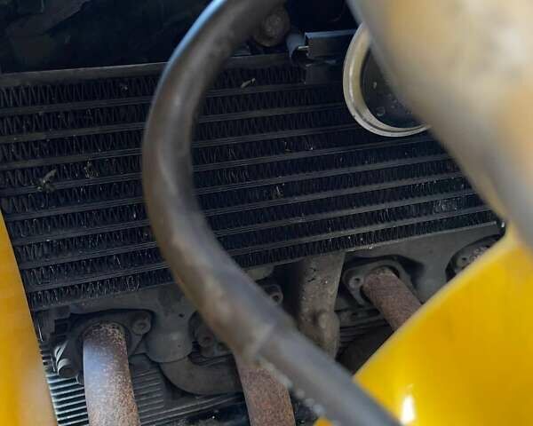 Желтый Сузуки GSX-R 600, объемом двигателя 0.6 л и пробегом 25 тыс. км за 3150 $, фото 6 на Automoto.ua