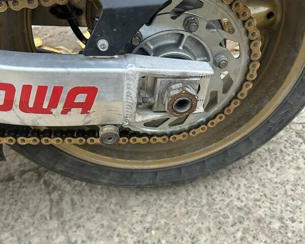 Желтый Сузуки GSX-R 600, объемом двигателя 0.6 л и пробегом 71 тыс. км за 2400 $, фото 13 на Automoto.ua