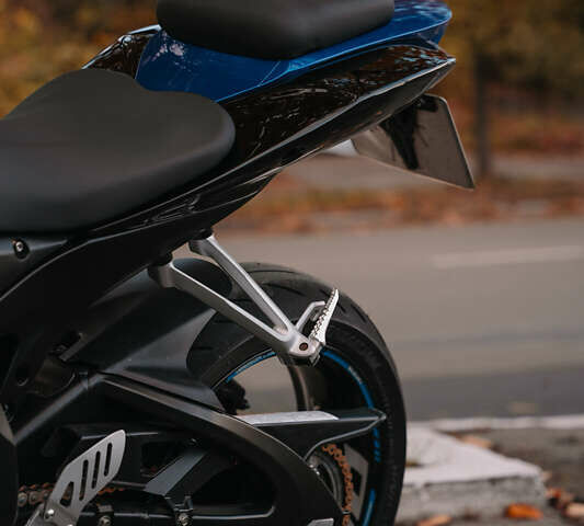 Синий Сузуки GSX-R 600, объемом двигателя 0.6 л и пробегом 32 тыс. км за 8600 $, фото 3 на Automoto.ua