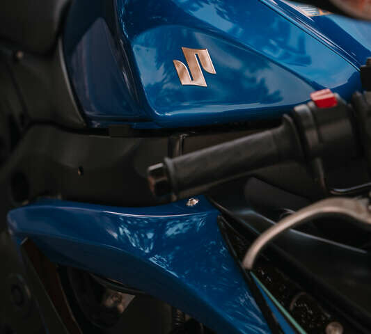 Синий Сузуки GSX-R 600, объемом двигателя 0.6 л и пробегом 32 тыс. км за 8600 $, фото 4 на Automoto.ua
