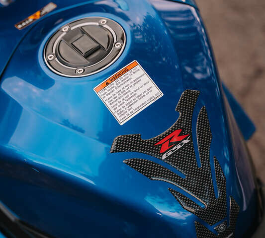 Синий Сузуки GSX-R 600, объемом двигателя 0.6 л и пробегом 32 тыс. км за 8600 $, фото 5 на Automoto.ua