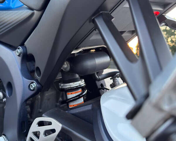 Синий Сузуки GSX-R 600, объемом двигателя 0.6 л и пробегом 23 тыс. км за 10000 $, фото 11 на Automoto.ua