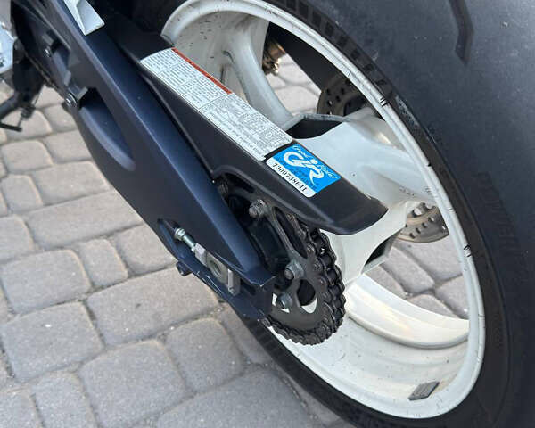 Синий Сузуки GSX-R 600, объемом двигателя 0.6 л и пробегом 23 тыс. км за 10000 $, фото 10 на Automoto.ua