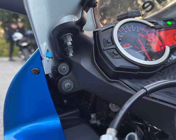 Синий Сузуки GSX-R 600, объемом двигателя 0.6 л и пробегом 23 тыс. км за 10000 $, фото 17 на Automoto.ua