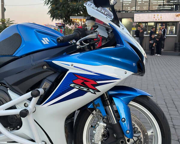 Синий Сузуки GSX-R 600, объемом двигателя 0.6 л и пробегом 23 тыс. км за 10000 $, фото 1 на Automoto.ua