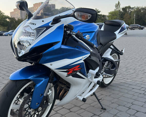 Синій Сузукі GSX-R 600, об'ємом двигуна 0.6 л та пробігом 23 тис. км за 10000 $, фото 6 на Automoto.ua