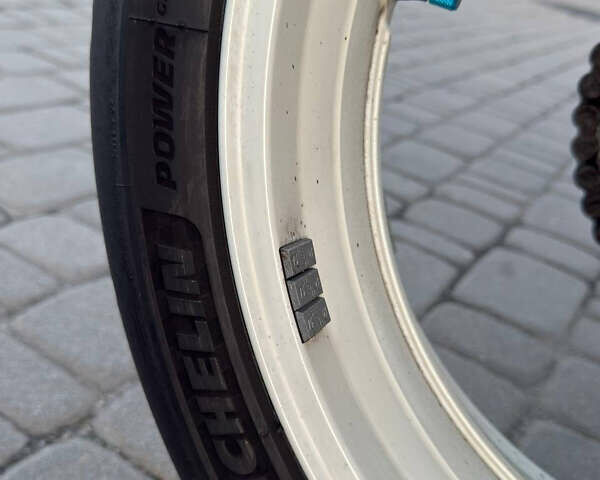 Синий Сузуки GSX-R 600, объемом двигателя 0.6 л и пробегом 23 тыс. км за 10000 $, фото 16 на Automoto.ua