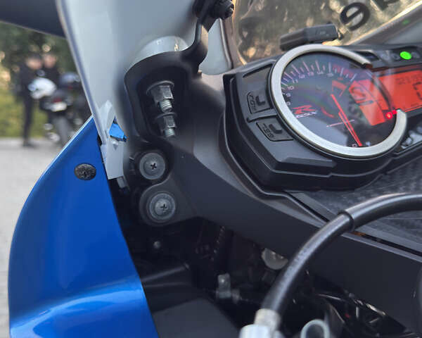 Синій Сузукі GSX-R 600, об'ємом двигуна 0.6 л та пробігом 23 тис. км за 10000 $, фото 17 на Automoto.ua