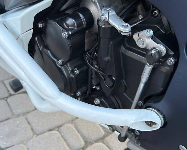 Синий Сузуки GSX-R 600, объемом двигателя 0.6 л и пробегом 23 тыс. км за 10000 $, фото 12 на Automoto.ua