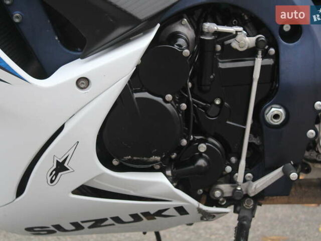 Синий Сузуки GSX-R 600, объемом двигателя 0.6 л и пробегом 23 тыс. км за 7900 $, фото 9 на Automoto.ua