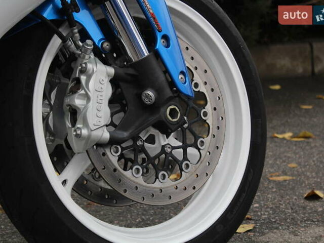 Синий Сузуки GSX-R 600, объемом двигателя 0.6 л и пробегом 23 тыс. км за 7900 $, фото 10 на Automoto.ua