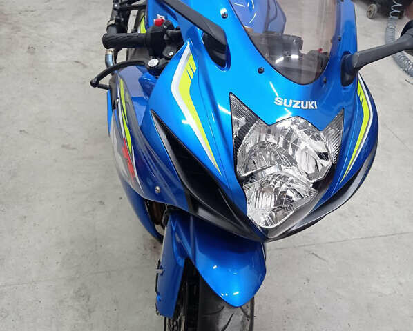 Синий Сузуки GSX-R 600, объемом двигателя 0.6 л и пробегом 3 тыс. км за 11000 $, фото 2 на Automoto.ua