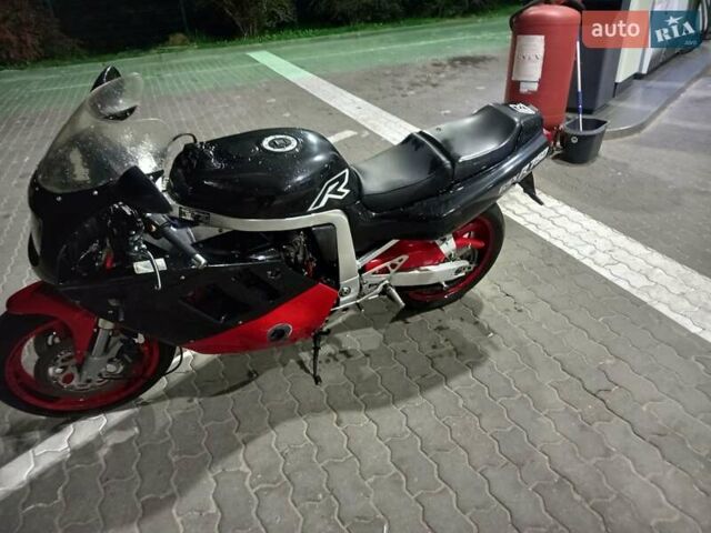Черный Сузуки GSX-R 750, объемом двигателя 0.75 л и пробегом 40 тыс. км за 1800 $, фото 2 на Automoto.ua