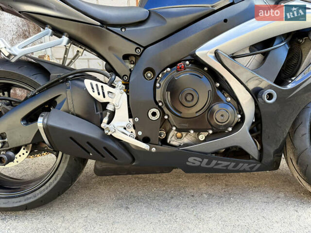 Черный Сузуки GSX-R 750, объемом двигателя 0.75 л и пробегом 22 тыс. км за 9300 $, фото 5 на Automoto.ua