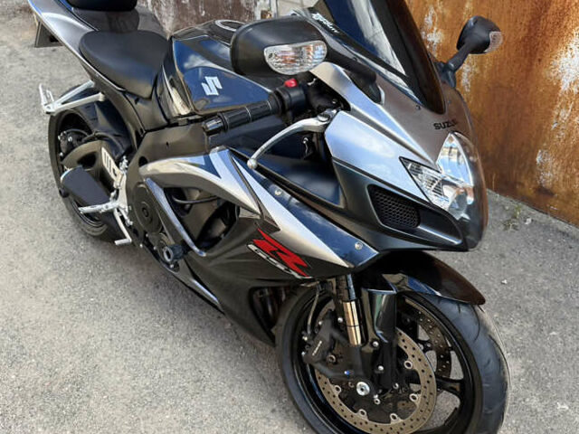 Черный Сузуки GSX-R 750, объемом двигателя 0.75 л и пробегом 22 тыс. км за 9300 $, фото 2 на Automoto.ua