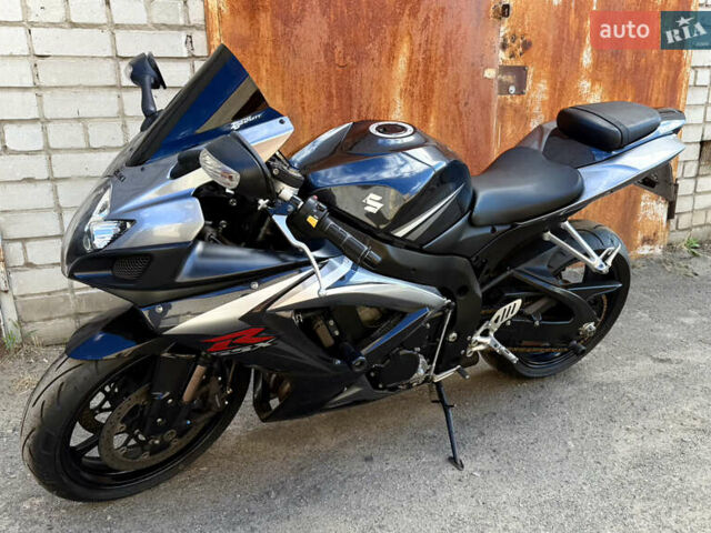 Черный Сузуки GSX-R 750, объемом двигателя 0.75 л и пробегом 22 тыс. км за 9300 $, фото 10 на Automoto.ua