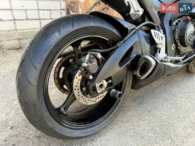Черный Сузуки GSX-R 750, объемом двигателя 0.75 л и пробегом 22 тыс. км за 9300 $, фото 4 на Automoto.ua