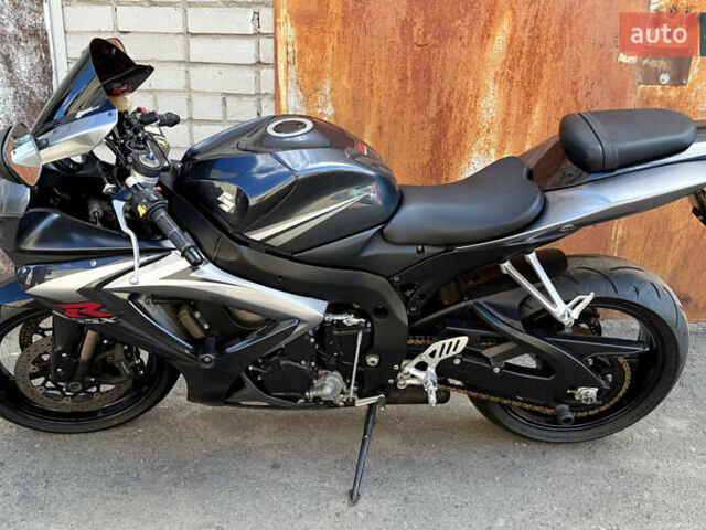 Черный Сузуки GSX-R 750, объемом двигателя 0.75 л и пробегом 22 тыс. км за 9300 $, фото 7 на Automoto.ua