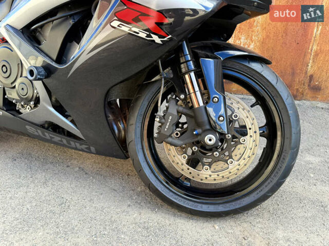 Черный Сузуки GSX-R 750, объемом двигателя 0.75 л и пробегом 22 тыс. км за 9300 $, фото 6 на Automoto.ua