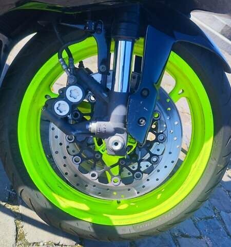 Черный Сузуки GSX-R 750, объемом двигателя 0.75 л и пробегом 40 тыс. км за 6600 $, фото 7 на Automoto.ua