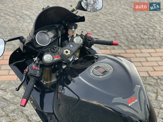 Черный Сузуки GSX-R 750, объемом двигателя 0.75 л и пробегом 34 тыс. км за 9100 $, фото 7 на Automoto.ua