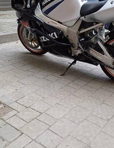 Сузуки GSX-R 750, объемом двигателя 0.75 л и пробегом 67 тыс. км за 4200 $, фото 2 на Automoto.ua