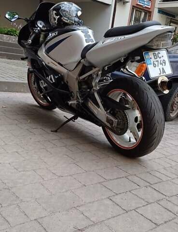 Сузуки GSX-R 750, объемом двигателя 0.75 л и пробегом 67 тыс. км за 4200 $, фото 5 на Automoto.ua