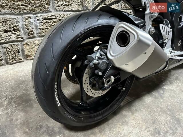 Сузуки GSX-R 750, объемом двигателя 0 л и пробегом 42 тыс. км за 7300 $, фото 11 на Automoto.ua