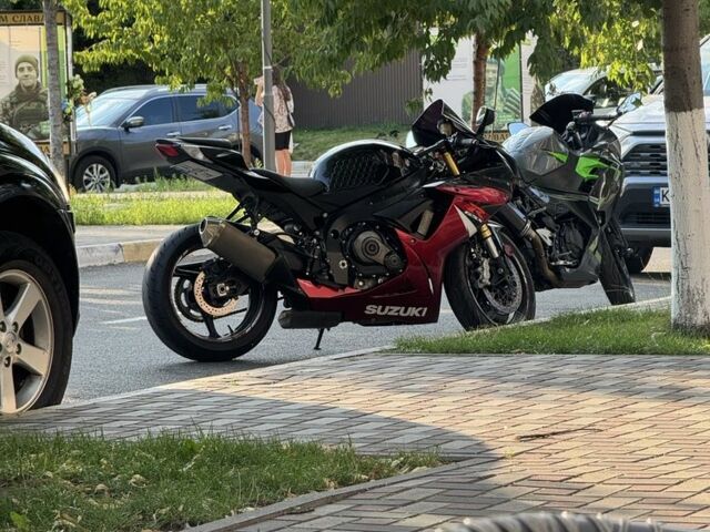 Сузуки GSX-R 750, объемом двигателя 0.75 л и пробегом 0 тыс. км за 10000 $, фото 1 на Automoto.ua