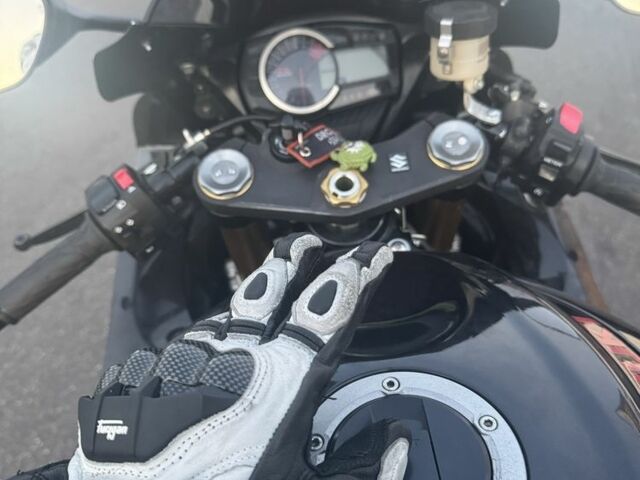 Сузуки GSX-R 750, объемом двигателя 0.75 л и пробегом 0 тыс. км за 10000 $, фото 12 на Automoto.ua