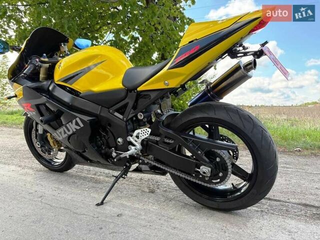 Желтый Сузуки GSX-R 750, объемом двигателя 0 л и пробегом 19 тыс. км за 7700 $, фото 2 на Automoto.ua
