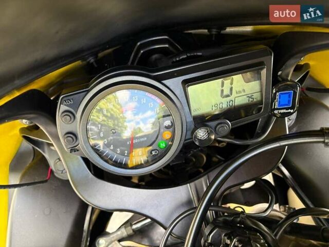 Желтый Сузуки GSX-R 750, объемом двигателя 0 л и пробегом 19 тыс. км за 7700 $, фото 9 на Automoto.ua