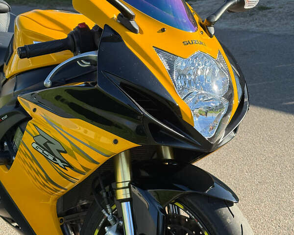 Жовтий Сузукі GSX-R 750, об'ємом двигуна 0.75 л та пробігом 21 тис. км за 9000 $, фото 1 на Automoto.ua