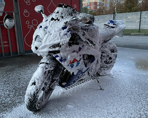 Синий Сузуки GSX-R 750, объемом двигателя 0.75 л и пробегом 20 тыс. км за 7550 $, фото 9 на Automoto.ua