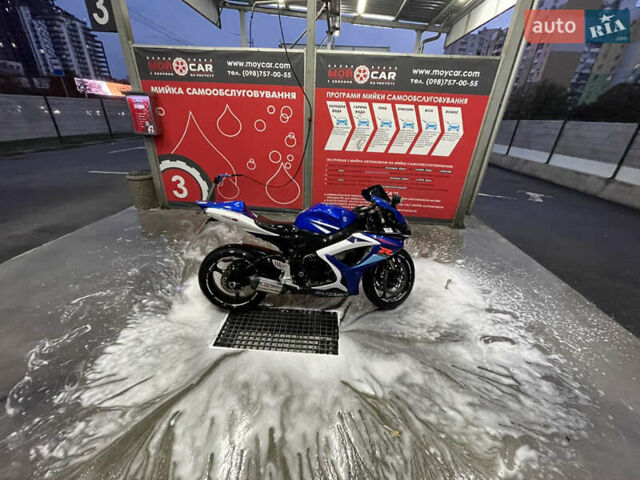 Синий Сузуки GSX-R 750, объемом двигателя 0.75 л и пробегом 20 тыс. км за 7550 $, фото 4 на Automoto.ua