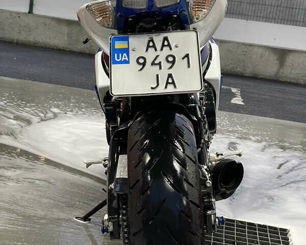 Синий Сузуки GSX-R 750, объемом двигателя 0.75 л и пробегом 20 тыс. км за 7550 $, фото 3 на Automoto.ua