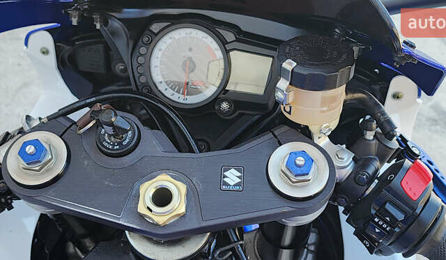 Синий Сузуки GSX-R 750, объемом двигателя 0 л и пробегом 4 тыс. км за 8500 $, фото 9 на Automoto.ua