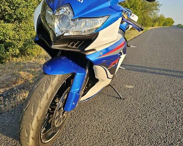 Синий Сузуки GSX-R 750, объемом двигателя 0.75 л и пробегом 23 тыс. км за 8000 $, фото 5 на Automoto.ua