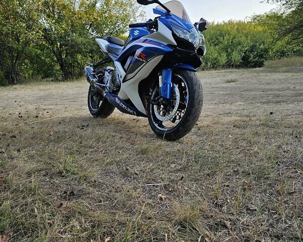 Синий Сузуки GSX-R 750, объемом двигателя 0.75 л и пробегом 23 тыс. км за 8000 $, фото 1 на Automoto.ua