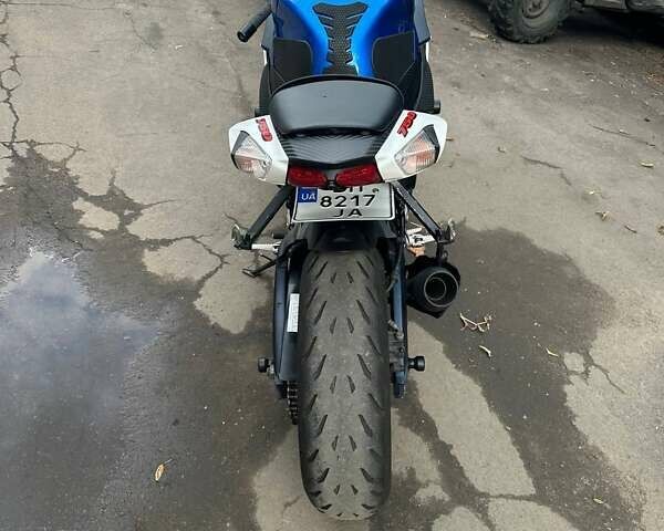 Синий Сузуки GSX-R 750, объемом двигателя 0.75 л и пробегом 14 тыс. км за 10500 $, фото 4 на Automoto.ua
