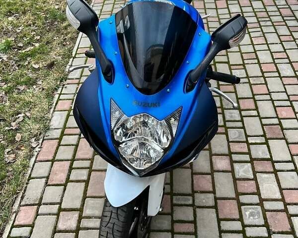 Синий Сузуки GSX-R 750, объемом двигателя 0.75 л и пробегом 30 тыс. км за 10500 $, фото 6 на Automoto.ua