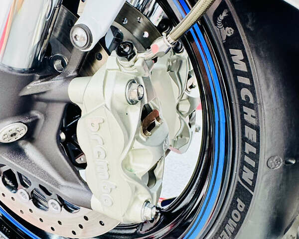Синий Сузуки GSX-R 750, объемом двигателя 0.75 л и пробегом 13 тыс. км за 10500 $, фото 12 на Automoto.ua
